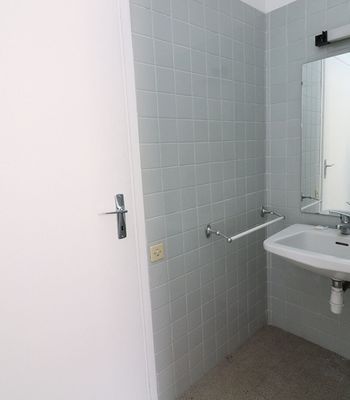 - Photo 3