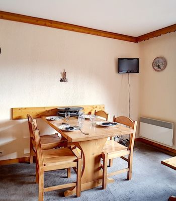- Photo 3