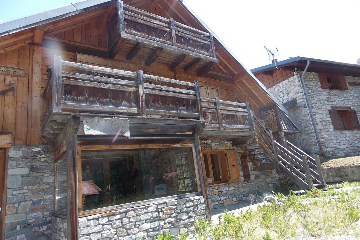 Photo 1