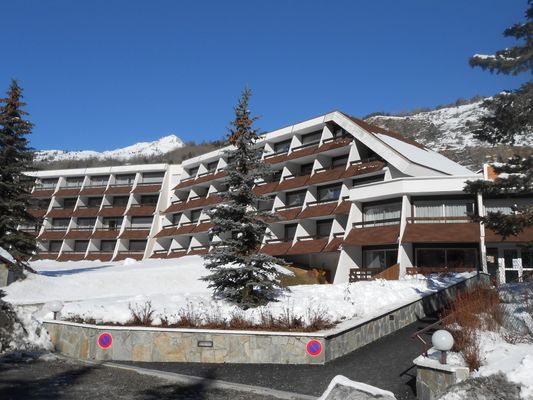 CLUB HOTEL