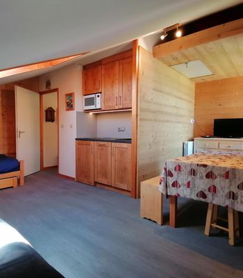 - Photo 1