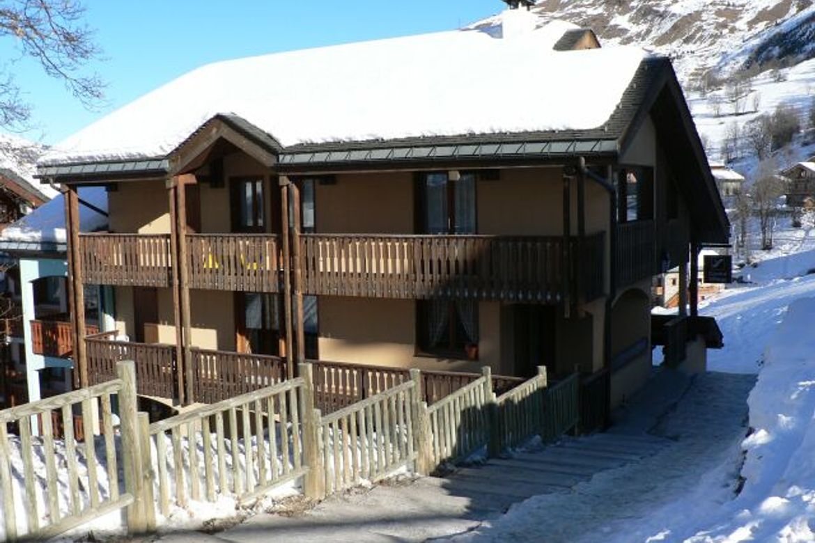 Photo 1