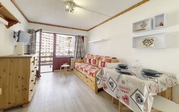 - Photo 1
