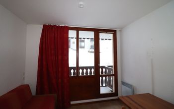 - Photo 3