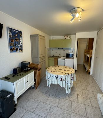 - Photo 1